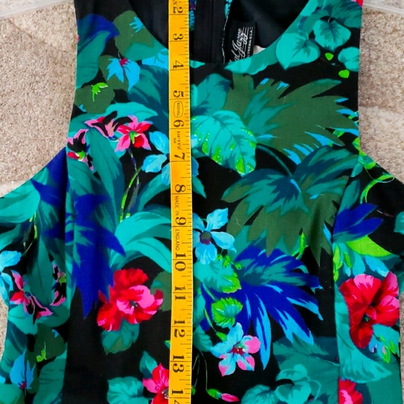 Tropical dress - Picture 8 of 11